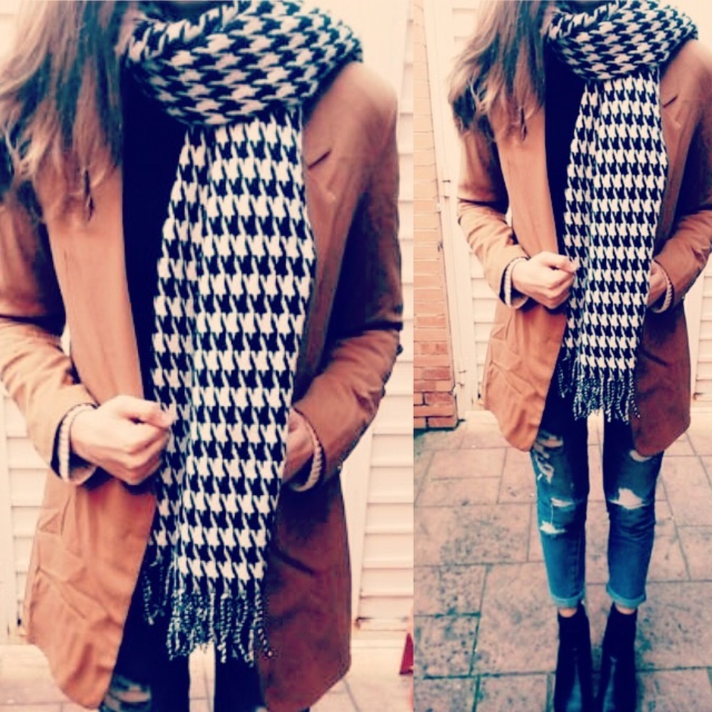 Gorgeous Houndstooth Scarf